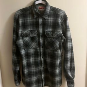 LAST a CHANCE STEAL NWOT Heavy Wrangler Flannel button down shirt